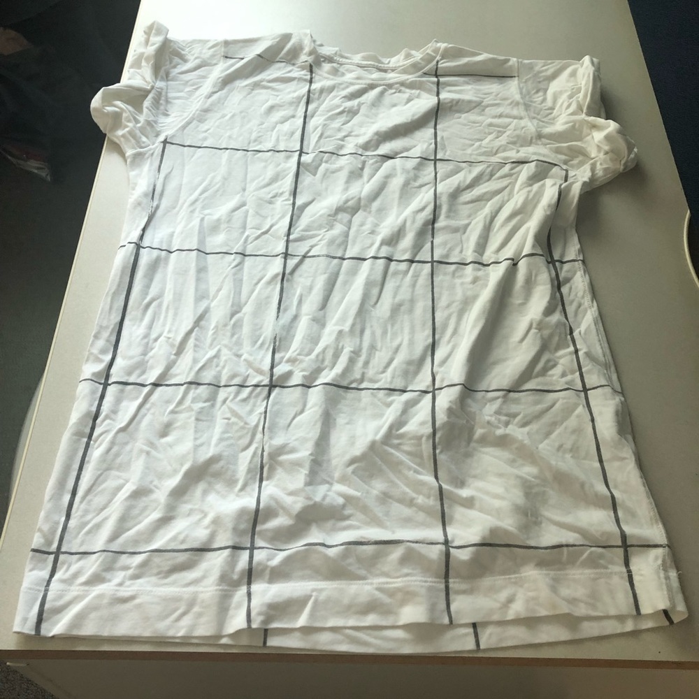 Lululemon roll around tee